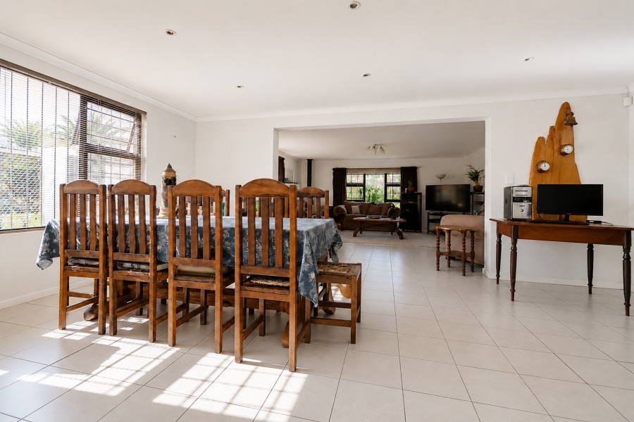 3 Bedroom Property for Sale in Middedorp Western Cape
